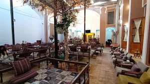 کافه عمارت گِلی
