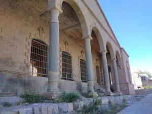 عمارت سنگی لیقوان