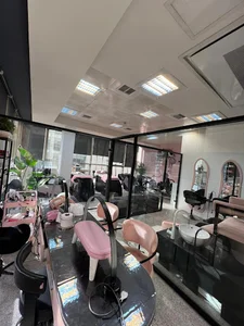 Vella Beauty Salon سالن زیبایی ولا