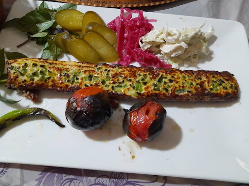 سفره‌خانه سنتی ایران‌زمین