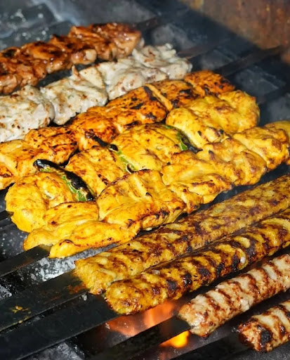 تهیه غذا و بیرون بر ریحون