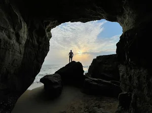 Pozm Tiyb Rocky Beach