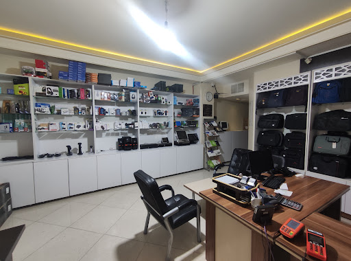 پیشگام رایانه (نمایندگی هلو)