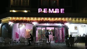 Cafe PEMBE کافه پمبه