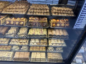 خانه کیک و شیرینی شان