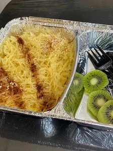 صبحانه خوری دلفین نان توموشی