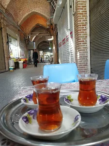 صبحانه‌سرای بازار (قاسم عمی)