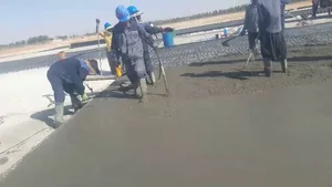 بتن ریزی کف و محوطه سازی با ماله پروانه