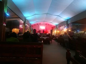 رستوران آوا