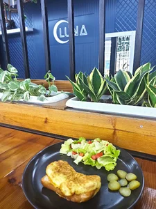 Luna Café کافه لونا