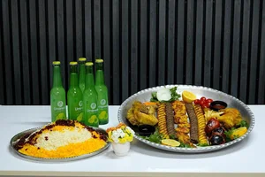 رستوران و بيرون بر احسان قاسمي