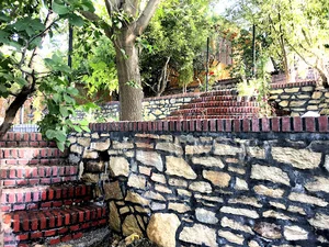 مرکز گردشگری منوچهری