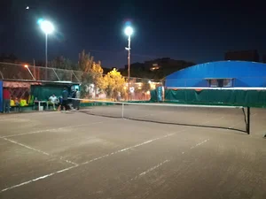 زمین تنیس خورشید Khorshid Tennis Club