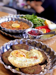 کافه صبحانه هیژده