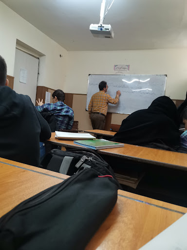 دبیرستان پسرانه آینده سازان برتر دوره اول