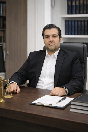 امین احمدی وکیل پایه یک دادگستری