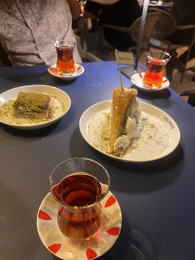 آدلی کافه