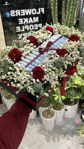 گالری گل میخک طلایی