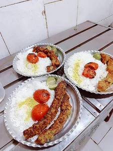 کبابی ســـــــیــــــــاوش حسنلنگی