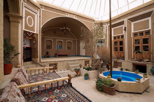 Delkhash Guesthouse اقامتگاه بومگردی دلخش