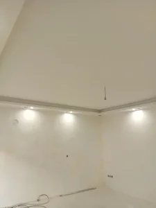 نقاش ساختمان در نازی‌آباد 4