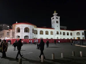(میدان شهرداری)