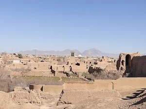 بازمانده های شهر باستانی میبد