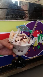 بستنی آیس پیلا
