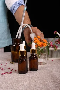 دفتر شریف رضوی(مدرسه آموزش عطرسازی ایرانی)