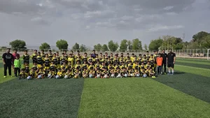 اکادمی و مدرسه فوتبال ستاره سازان آینده