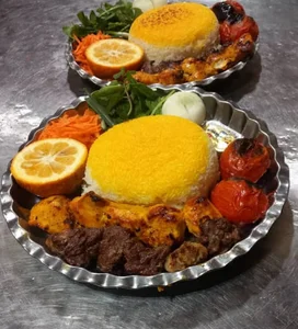 رستوران سنتی بام سبز قلعه