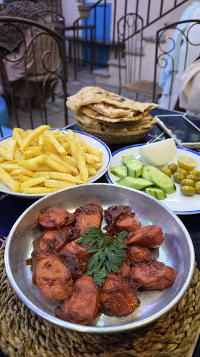 کافه رستوران خونه آقا بزرگ