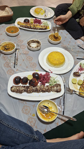 رستوران مجلل قومس