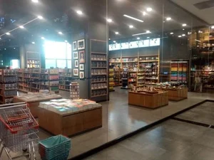کتاب‌فروشی بوک‌لند 3
