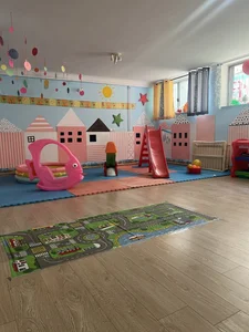 مهدکودک و پسش دبستانی لنا