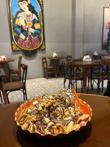 کافه بستنی مامان زری 5