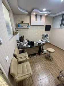 معاینه چشم و عینک بهار - اپتومتریست آزرم وحیدی 4