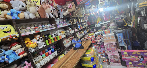 فروشگاه پت ومت (کادویی ،عروسک ،اسباب بازی ،ملزومات سفر )