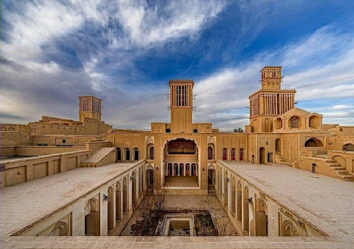 خانه تاریخی آقازاده