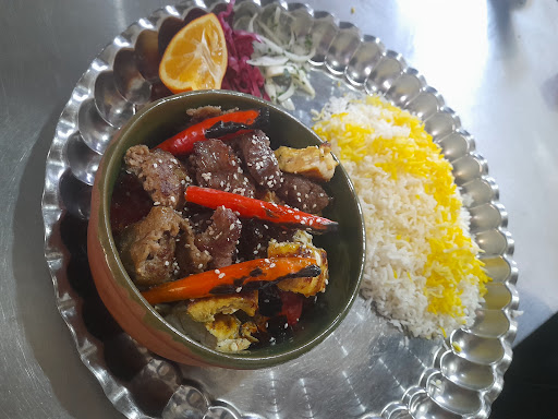 رستوران قصر زرین