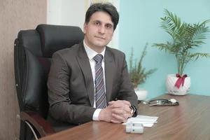 دکتر منصور هادیلو