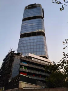 بانک پارسیان شعبه مرکزی کد ۱۰۰۲ 4
