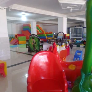 مجتمع تجاری الماس شهر (فروشگاه آرکا و مبل مهدی)