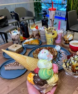 بستنی فروشی