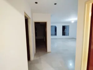 نقاشی ساختمان در بازار 5