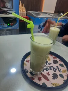 آبمیوه و بستنی گلبرگ
