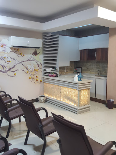 دکتر آسیه خدامی متخصص زنان