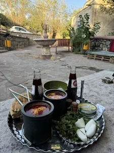 سنتی سرای کهنه چنار (صبحانه نهار شام )