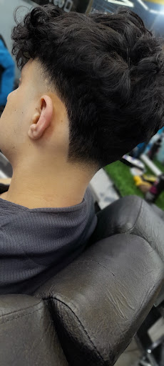 آرایشگاه مردانه بینهایت