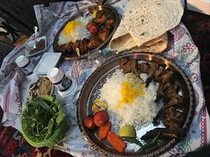 رستوران نور فرحزاد